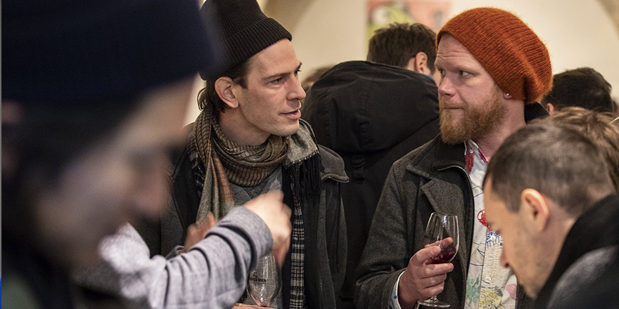 🗓️ jeu 6 fev
📍 Le 122-Tiers Lieu <a href="/PaipaiAngers/">Asso Pai Pai</a> 

🍷🤝 19h ➡️ dégustation mets &amp; vins commentée, avec👩🏼‍🍳La Route du Sel #Thoureil, et Nicolas Reau🍇

📖🍷 20h30 ➡️Rencontre avec <a href="/SylAugereau/">Sylvie Augereau</a> : les #vins nature, l'#Anjou et ses vignerons #foodangers #Angers 
foodangers.fr/events/degusta…