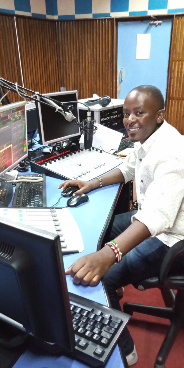 StanoDj's tweet photo. Mpenzi msikilizaji, si tupatane kuanzia 2.23pm kwa burudani tosha #ReggaeVibes alhamisi edition, ama vipi aisee...@KbcRadioTaifa
#ReggaeMusicSoNice https://t.co/Ls0x7092nb