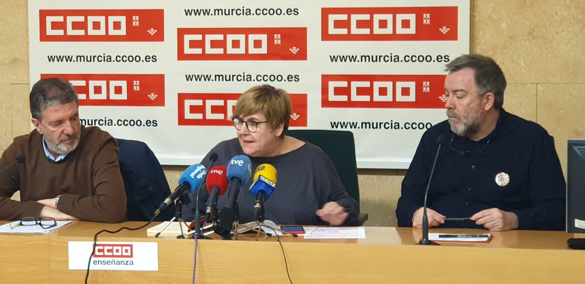 feccoormurcia's tweet photo. Belén de la Rosa, secretaria de #Mujer, #Igualdad, #LGBTBI+ de @feccoo: "Se está secuestrando la educación de los niños y niñas". "Apostamos por las diversidad". @girasolok https://t.co/K3p19C4FAF