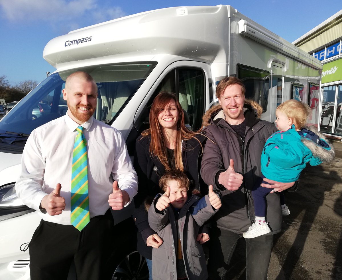 _Elddis_'s tweet photo. Handover day is always an exciting experience, especially when itβs the first day of a new life and a year-long motorhome adventure!
https://t.co/hDzgT0j4Nw
#CompassAvantgarde #Motorhome #GapYear #Roadtrip
πΊοΈπ£οΈππ¨βπ©βπ§βπ¦ https://t.co/MVZMxiBZNE