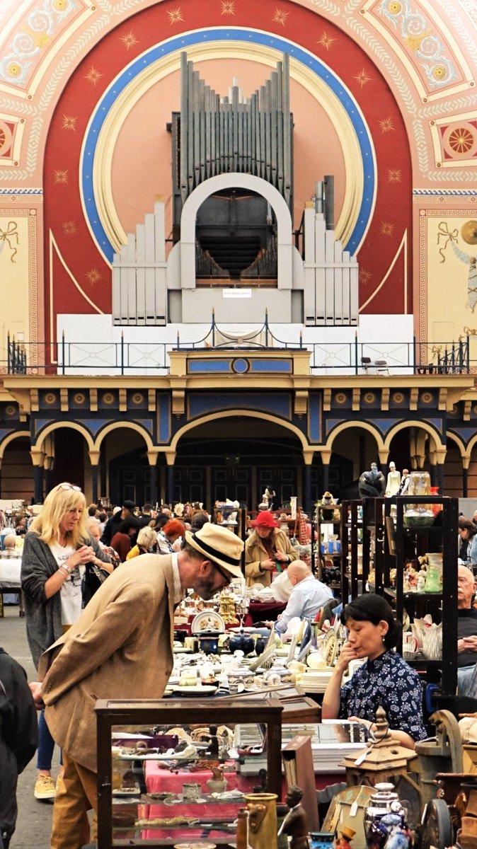 IACFAntiqueFair's tweet photo. Alexandra Palace Antiques, Vintage &amp; Collectors Fair is on Sun 2nd Feb. 100s of stalls with items covering every era and style - with a dedicated vintage section from @Pop_Up_Vintage London's largest indoor Antiques event! https://t.co/Q2SmSvtTuQ https://t.co/KbpG90adhZ