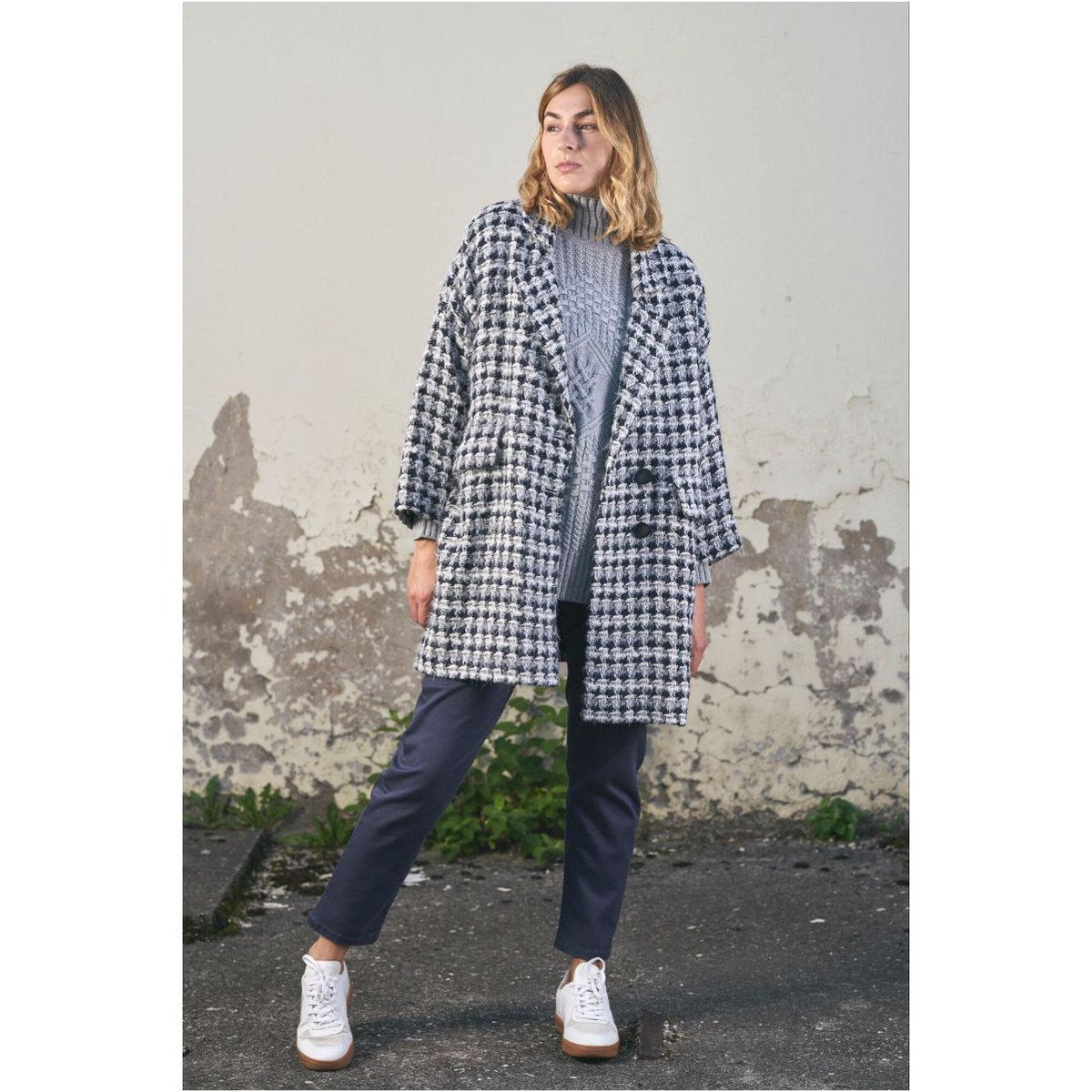 Braver le froid cet hiver ? Rien de plus simple. Alliez les pulls MF x #royalmer à notre manteau Myosotis en #tweed !
---
Defeat the cold this winter? Easy. Combine the MF x #royalmer sweaters with our Myosotis #tweed coat !
.
.
.
#matieresfrancaises #textiles #madeinfrance