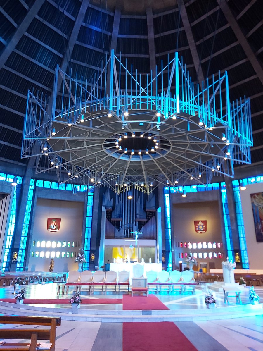 LiverpoolHopeUK's tweet photo. We're at the beautiful Metropolitan Cathedral, and we're excited to see our Graduands #HopeGrad π https://t.co/fxreVmgbaA