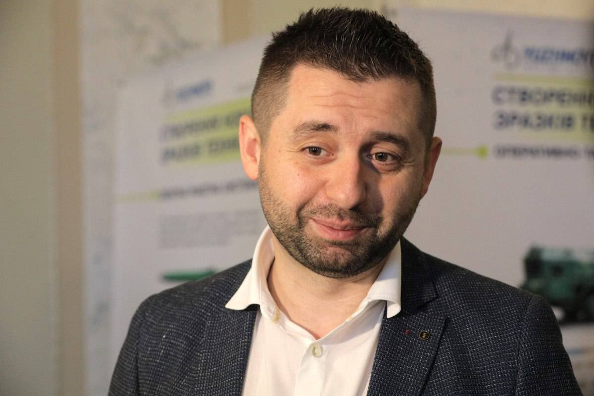 expres_ua's tweet photo. "Відмовитись від гармонізації українського законодавства з ЄС". Про виступ Арахамії у Давосі▶️https://t.co/hshC00Ttjz https://t.co/VJn3u0R7Ga