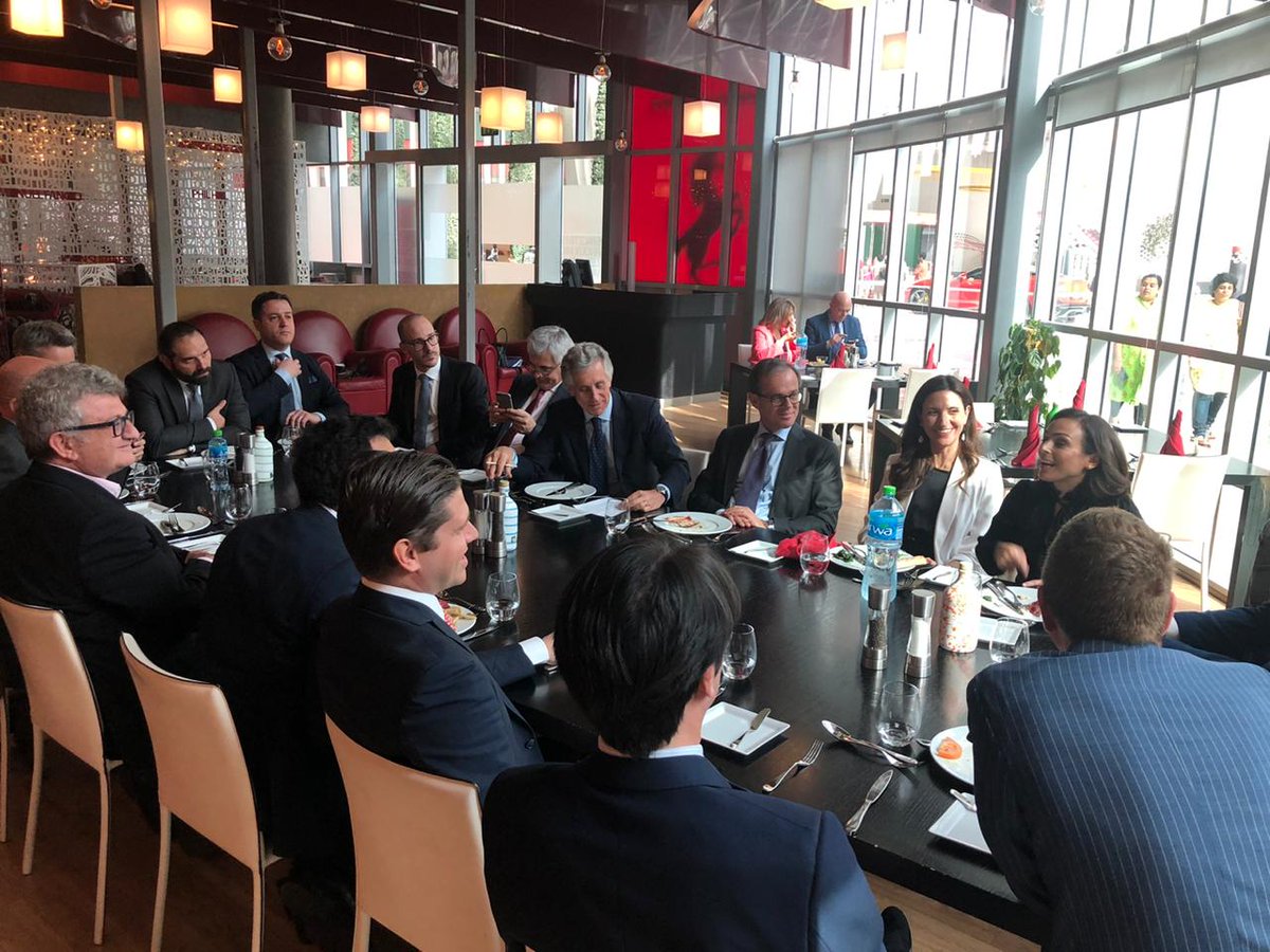 ItalyinUAE's tweet photo. Il Direttore Generale della DGIT, @LuigiVignali - nell'ambito della #ConfConsoli -, incontra alcuni esponenti (accademici, manager, imprenditori e medici) della comunità 🇮🇹 residenti negli 🇦🇪 per ascoltare le loro esperienze di "mobilità internazionale".
@ItalyinDubai @ItalyMFA https://t.co/aNl2z4ZCDj