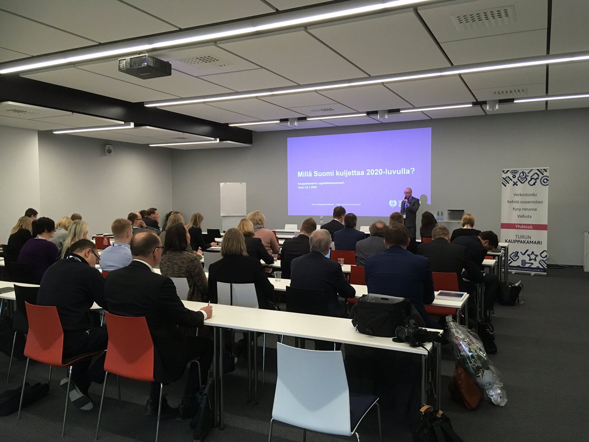 tiinamainio's tweet image. Tämä iltapäivä kuuluu pitkästä aikaa messuilla, hyvin näyttää olevan porukkaa! @kauppakamaritku kuljetusvaliokunnan seminaarissa puhutaan parhaillaan liikeenteen päästöistä. #NaviGate2020 #hiilineutraalisuomi #valiokuntavaikuttaa