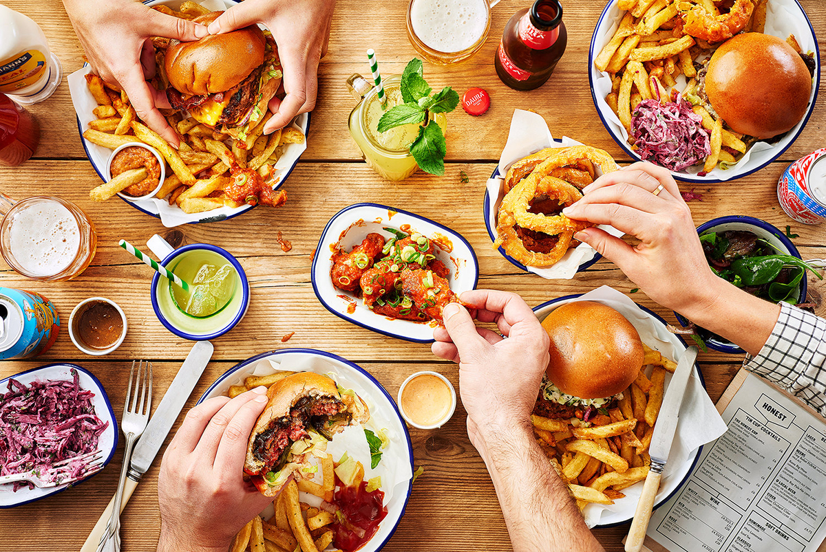 TerriManduca's tweet photo. #tbt to the King of Burgers, Scott Grummet's work for Honest Burgers 
Find more of Scott's work on our website: https://t.co/b1Upg0tVP3
#burger #london #foodphotography #januarydiet #archive #food #advertising #photography #meat #honestburgers #terrimanduca #scottgrummett https://t.co/TLnaUOt8jV