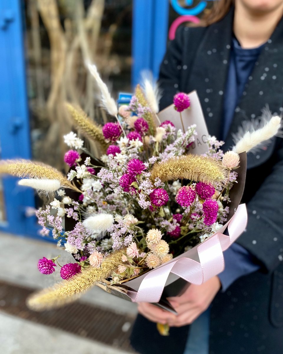 audaceflorale's tweet photo. Notre bouquet de fleurs séchées Julia disponible sur notre site internet, livraison en 24h partout en France sur https://t.co/Kl5FfgMOgH https://t.co/XyzKT6u9BO