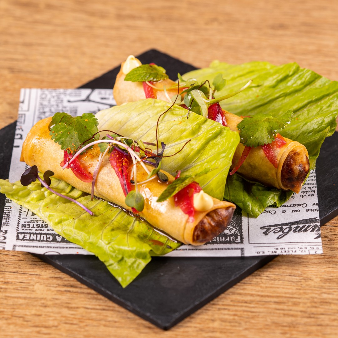 Los Nems vietnamitas han llegado para quedarse y los nuestros son espectaculares!!! Cada bocado de este plato es un paseo en Rickshaw por las calles de Hanoi. #nems #rollitosvietnamitas #resevadelhigueron #malaga #malagafood #benalmadena