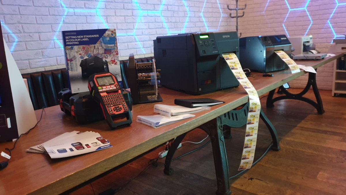 Epson_ES's tweet photo. Más de 40 asistentes en la reunión de partners Colour Label+ de Epson Ibérica han podido conocer las novedades en la gama de impresión de etiquetas a color y dos nuevas caras del equipo Xavier Aliaga (Director de la División) e Iryna Narytnyk (responsable de marketing de canal) https://t.co/xRN89UjzPJ