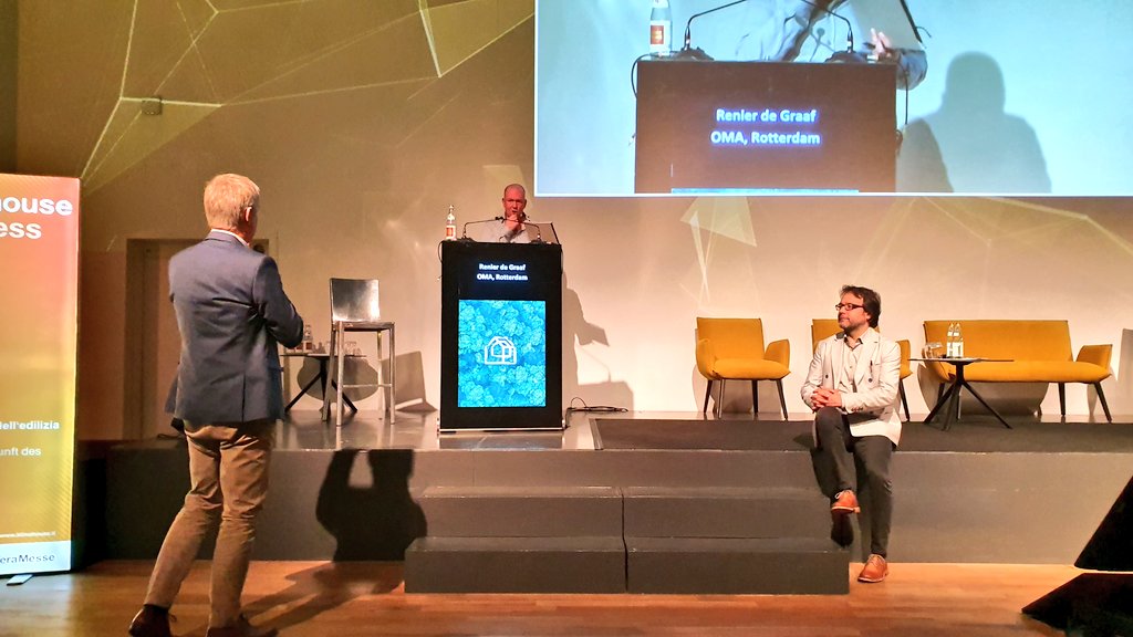 leti_palmisano's tweet photo. #Klimahouse #ReinierDeGraaf risponde a #UlrichSanta, @ClimateHouse Si dovrebbe pensare gli #edifici come dei processi, non dei prodotti e pensare a come verranno vissuti. Gli architetti devono ricordare che il processo deve andare oltre l'inaugurazione finché l'edificio scompare. https://t.co/iRqJ1foL2M