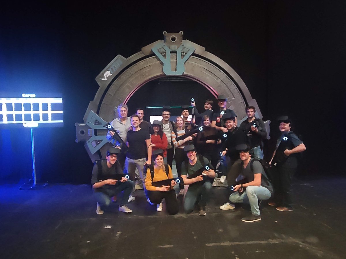 Work hard, play harder: fun after work!
#teambuilding  #VRgame #colleagues #engineering #automation #technology #rfid #etrade #aucxis