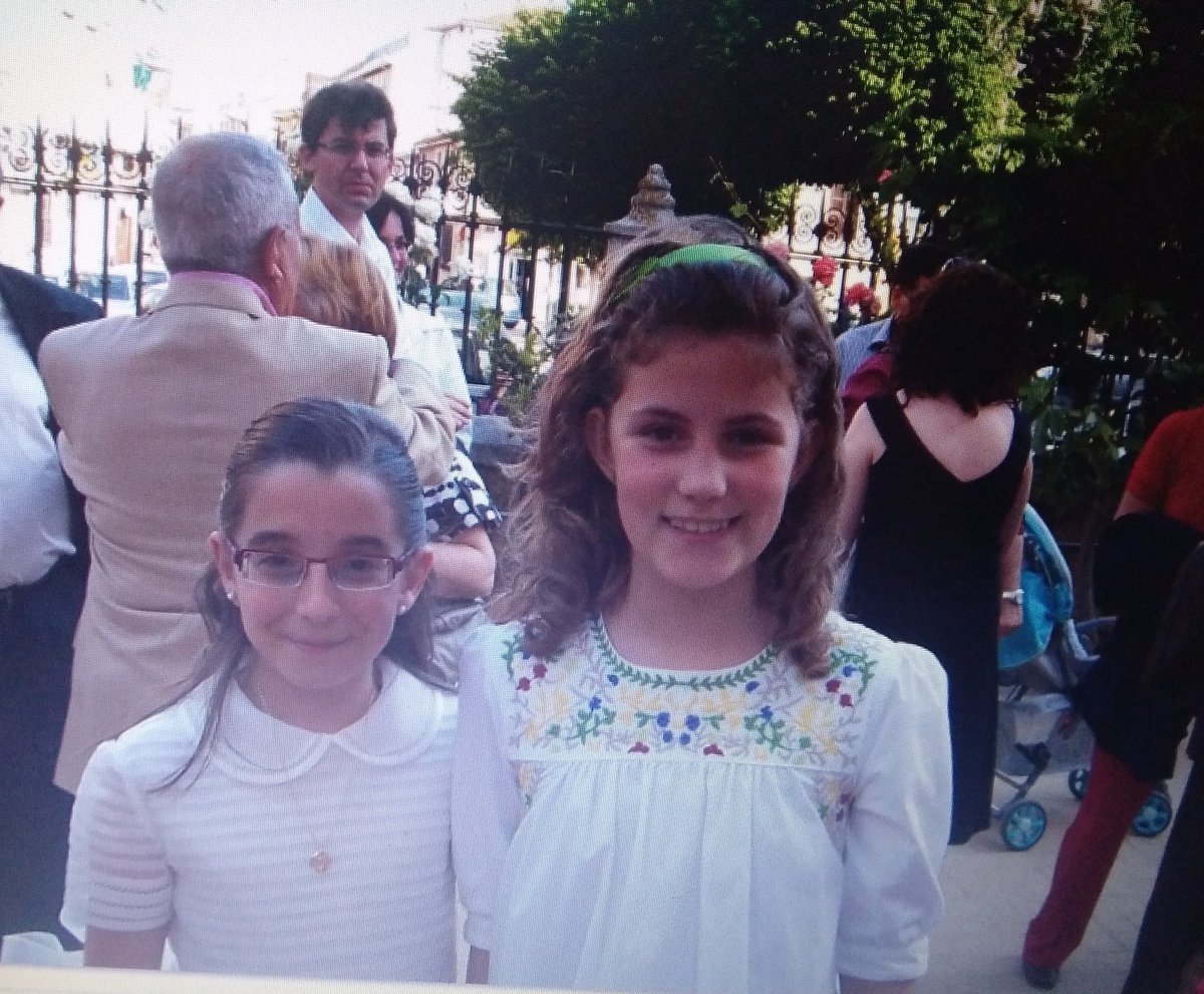 carmencita131's tweet photo. @LaFleur_ @martaquesada13 16 años juntas, y los que quedan ❤️ https://t.co/3JpuiWCISd