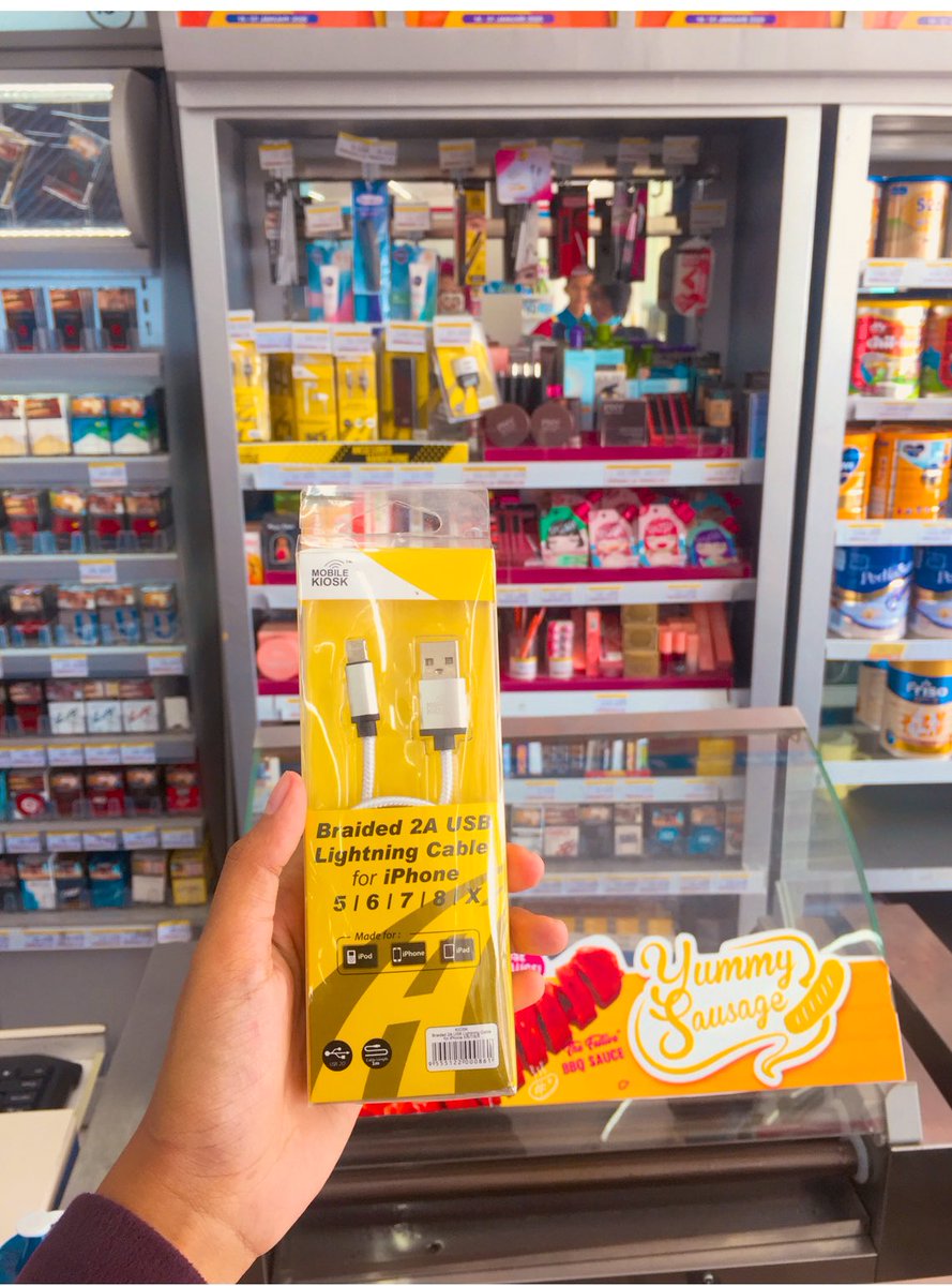 vivilutviana23's tweet photo. Yay!! Tenang banget sekarang bisa beli charger Mobile Kiosk di Indomaret apalagi tipe iPhone udah tersedia disini. Ga pusing-pusing lagi buat nyarinya. Oh utk Android dan Type C juga ada 🤗 https://t.co/NVw4o0CB2T