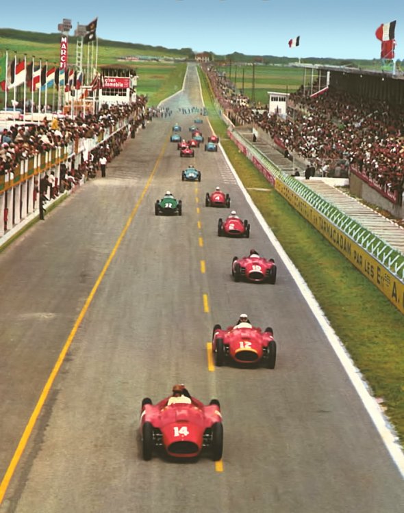 #ThrowbackThursday 

#Ferrari #Lancia 🇮🇹 D50 N°14 : #PeterCollins (1st) - N°12 : #EugenioCastelloti (2nd) - N°10 :  #JuanManuelFangio (4th) - #Maserati 250F N°4 : #JeanBehra (3rd) - 
Grand Prix de #France 🇫🇷 1956 #Reims