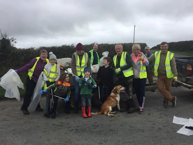 NationalSpringC's tweet photo. This week's #throwback to #SpringClean19 is this great picture from the Lilywhite clean-up!
#NSC #2minutestreetclean #Ireland https://t.co/UIEPlMHz0y