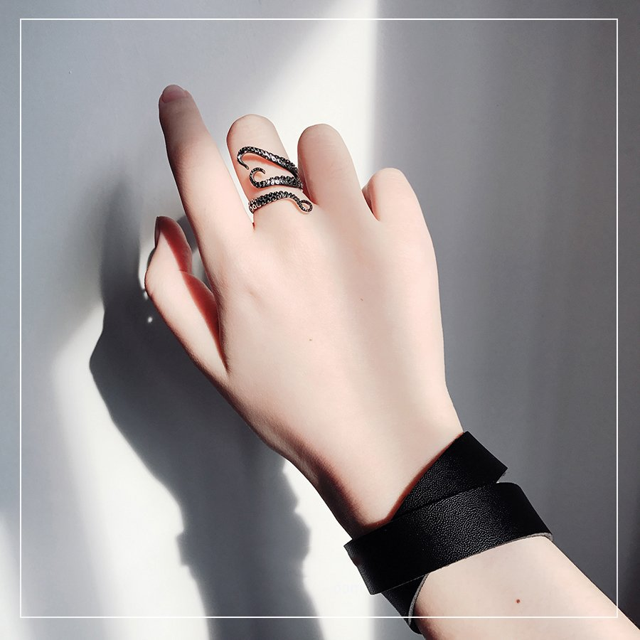 Wear_Blossom's tweet photo. [RT추첨]

🌸다양한 디자인의 반지 모음!🌸

웨어블라썸에서 많은 사랑 받았던 반지들을 한번에 모아 다시 한번 돌아왔어요!

예쁘고 사랑스러운 디자인부터 시크하고 멋스러운 디자인까지 다섯가지 디자인으로 다양하게 보여드릴게요🙌

사이트https://t.co/nyeycTwNLw
블로그https://t.co/4bZpK9qvjC https://t.co/u0ms7X7VV5