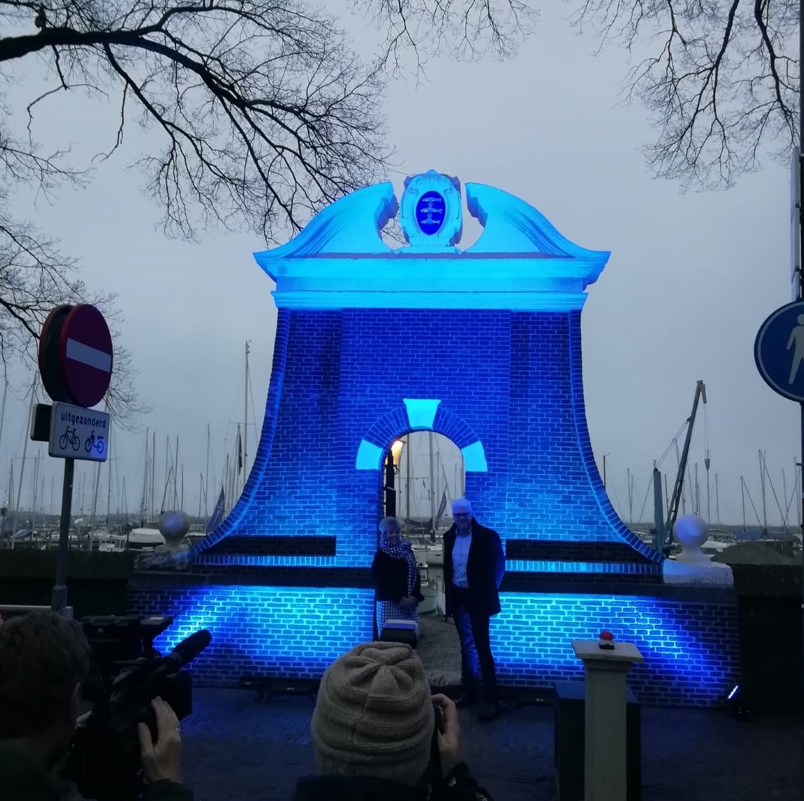 Gisteren is het door <a href="/Dekkerbouwinfra/">K_Dekker bouw&infra</a> &amp; Pronk Bouw gerestaureerde #Rijksmonument "Staverse Poortje" in Enkhuizen feestelijk geopend. Lees hier hoe we dit project hebben aangepakt: lnkd.in/gT3XN2Q <a href="/WaterschapHHNK/">Waterschap HHNK</a> #Rijksmonument #Samensterker #bouwteam #restauratie