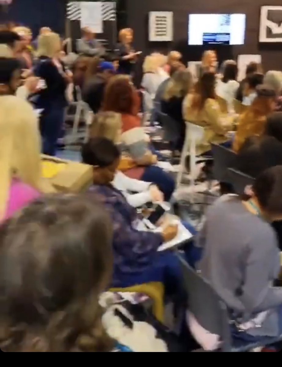 tkpleslie's tweet image. Thank you to all of you who took your valuable time to come to our talk here yesterday at #KBIS2020 in the #DMMTalksLounge and appreciation to my client, Susan at instagram.com/be.outspoken.d… for being @modenus’ &amp;amp; @designmilk’s lunch sponsor. #designwealth #designhounds