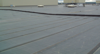 FirestonebpUK's tweet photo. #Firestone 's mechanically attached #RubberGard #EPDM roof systems allow for fast coverage of large roof areas. https://t.co/4wOd6JMpeG