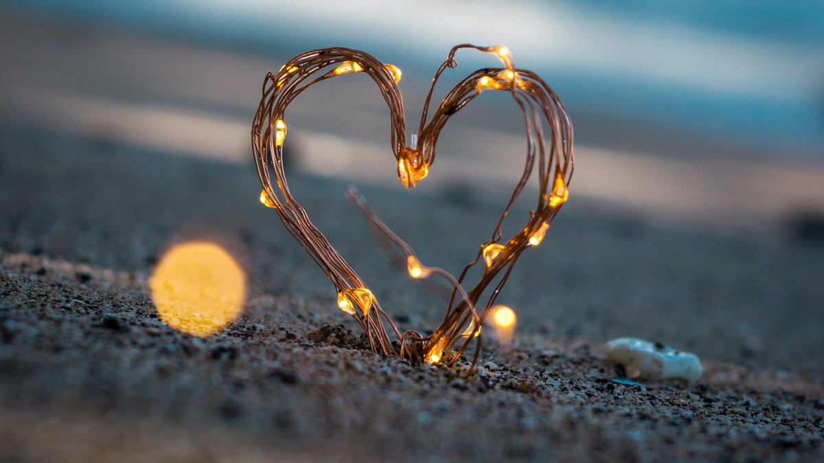 It’s just three weeks until Valentine’s Day. Bring your loved one to The Beach for a night of indulgence, with fantastic food, wine and cocktails to enjoy. Tables are booking up fast, call us on 01288 389800 for a reservation.
