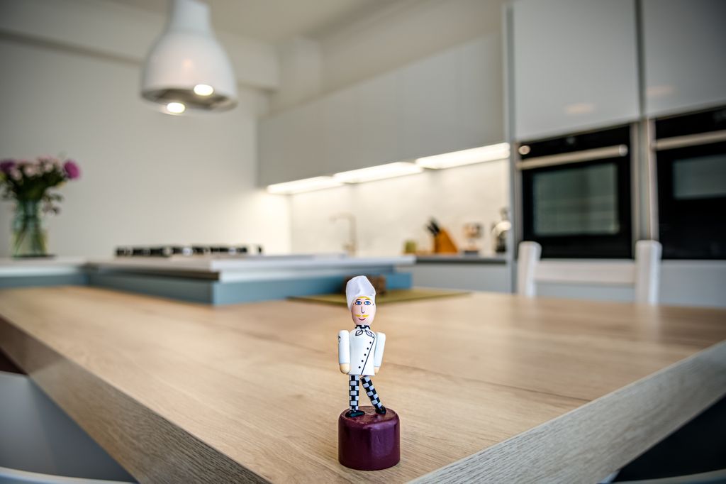 ...always nice to meet the chef when shooting a new kitchen.
.
.
.
.
#houzz #kitchendecor #kitcheninspo #kitchendesign #interior_and_living #kitchendecor #styling #kbbmag #chef #kitchentops #professionalphotographer #interiorsphotography