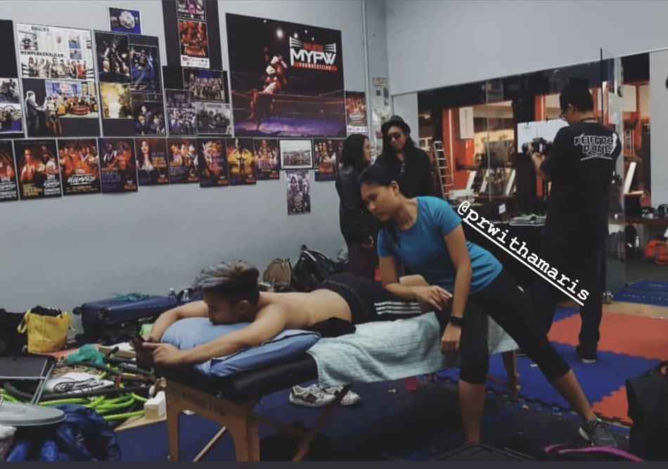 TheEmman_Azman's tweet photo. Huge thanks to Dan, Surya and Amaris for keeping me in good shape
Pro wrestling is hard, but their massages and dry needling are much harder🤪
#EmmanTheKid #MyPW #PreciseRehab #ProWrestler #ProWrestling https://t.co/9Fd0CCokCL