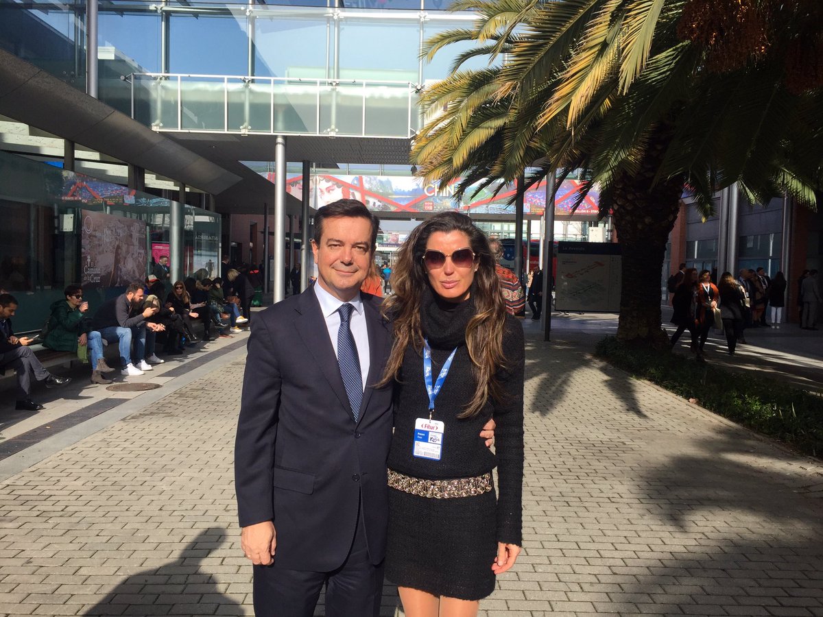 ... el “mundo” en @feriademadrid en la 40 edición de <a href="/fitur_madrid/">FITUR</a> in situ con <a href="/elopezpuertas/">Eduardo López-Puertas</a> director IFEMA, te gustaría saber qué lugares, culturas y tradiciones ofrece nuestro planeta? publicaremos todo sobre FITUR 2020!