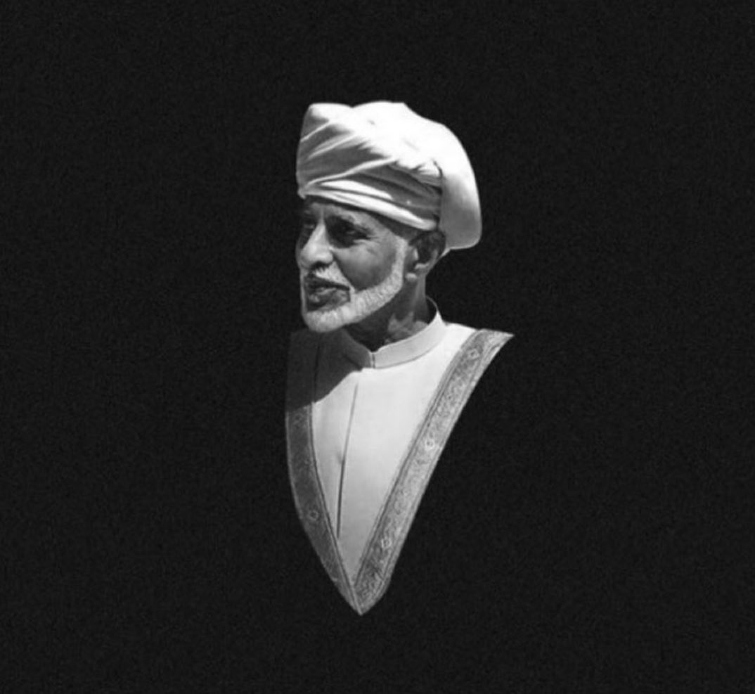 _alw950's tweet photo. لم يُخبرنا بأنه مرض، لكنّه كان يعلم أن الشعبَ واعياً لم يرضى ب أن نكون في موقفِ الاغبياء ، ف قال : للأسباب التي تعلمونها ، جعلنا شركاءَ في الحدثِ والخبر ، كنتم تقولو يا سيدي وهاقد رحلتُم ، لكن ذلك لن ينقطع ، سنظل نردّدُها  .
( نحن قابوس بن سعيد سلطان عُمان)💔  #قابوس_في_ذمة_الله https://t.co/hpkjavVoCF