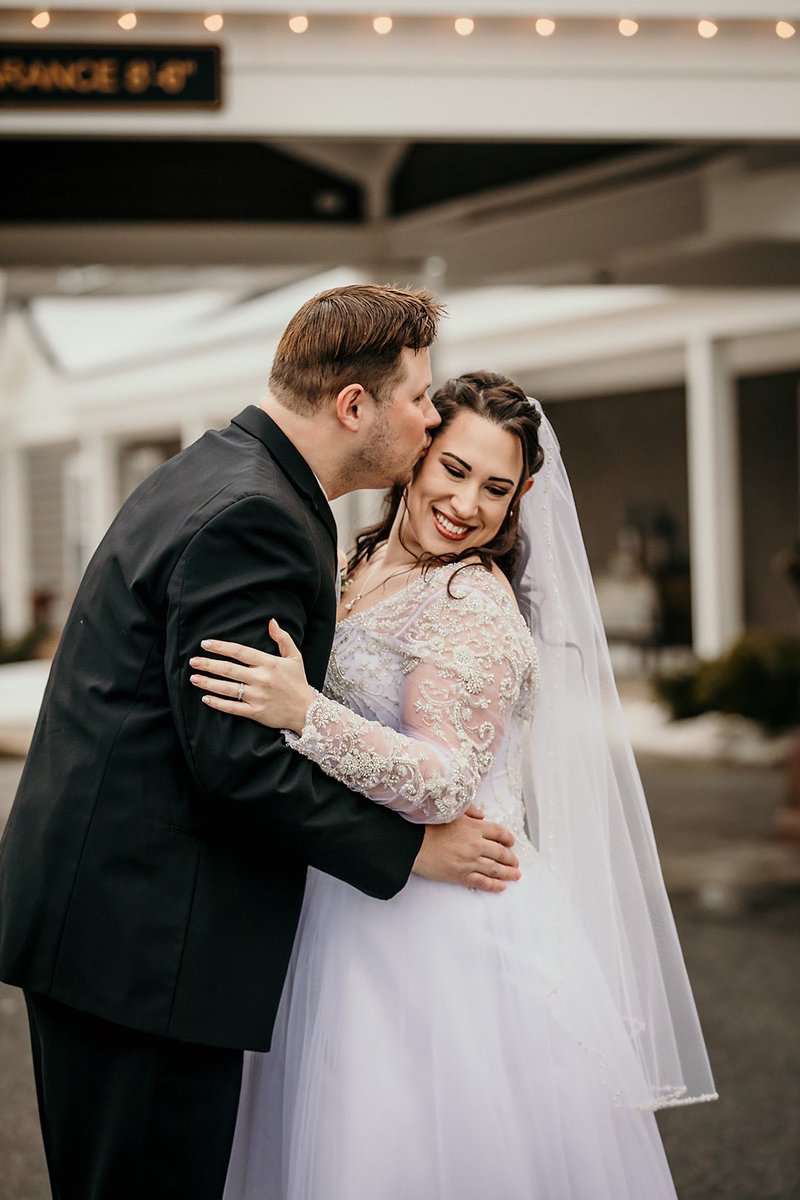 hellogreenfern's tweet image. And these two are officially married which is pretty rad #KuzminDownTheAisle