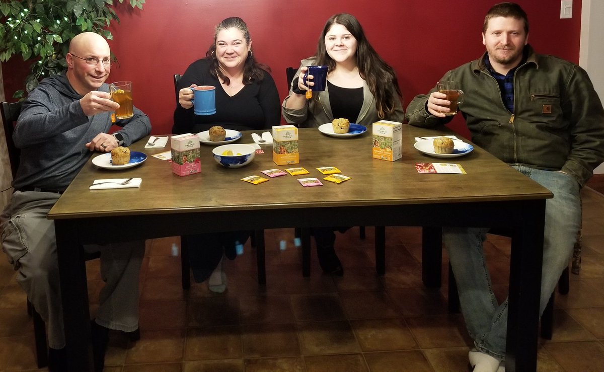 It was really nice to spend time with family setting aside our cellphones and trying different teas from @organicindiausa. ❤
#modernteaparty #healthyconciousliving #notechteaparty #Tryazon #OrganicIndia @tryazon