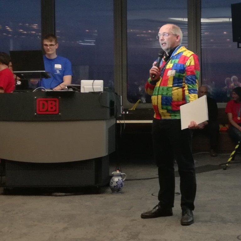 jetzt verkündet <a href="/JBuerkle/">Joachim Buerkle</a> gleich die drei Gesamtgewinner der #FLLFFM