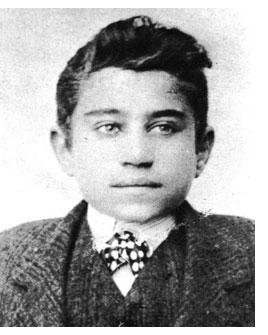 6.Gramsci would also write letters to his wife where he described how difficult it was for him that as a 'gobbo' to make friends & how he wore a "mask of hardness" to cope.../ #DisHist  #DisabilityHistory  #histmed