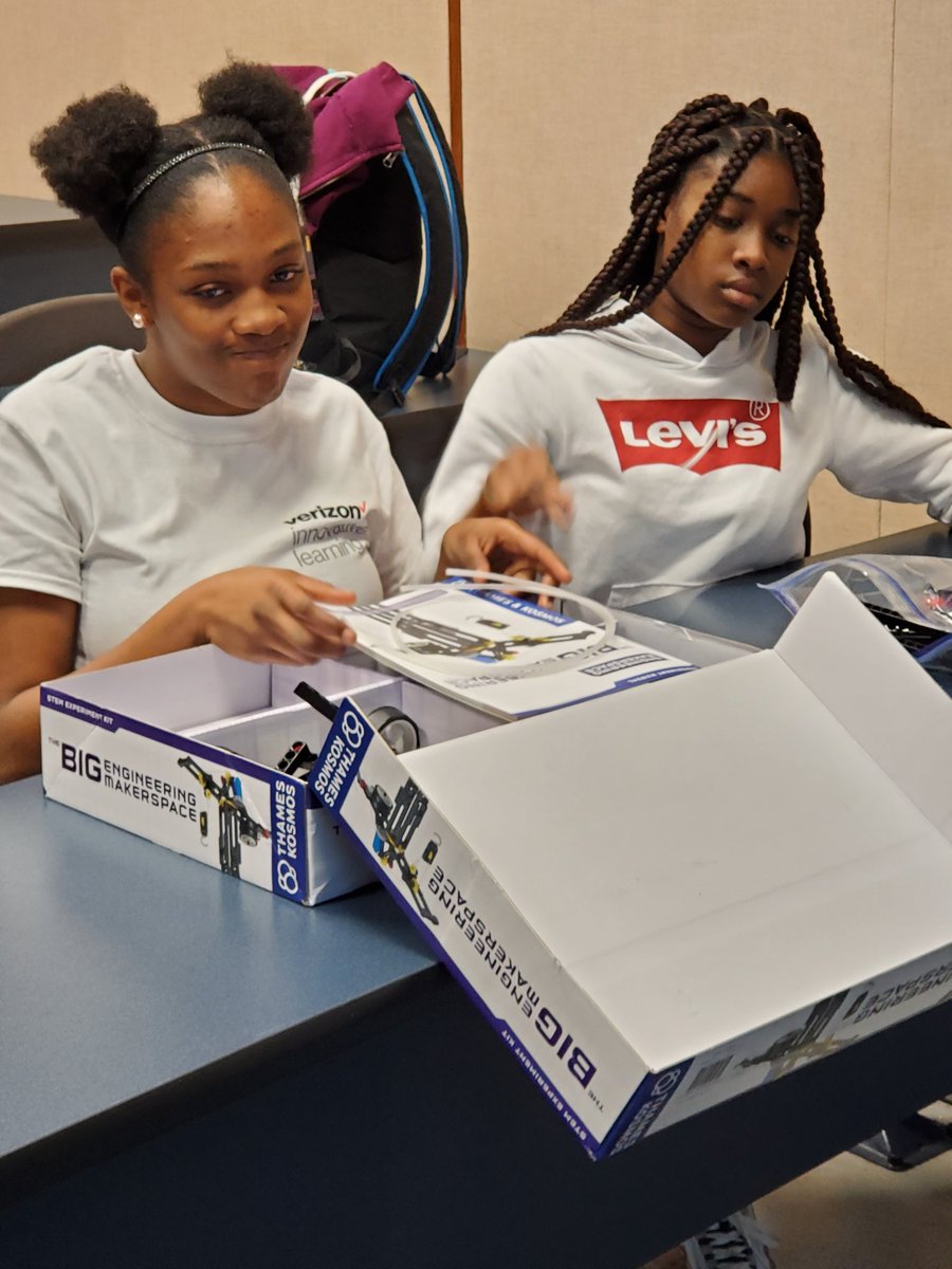 jilmizelle's tweet photo. Getting Hands On with Fluid Power!
@jilmizelle @kimberlyeure08 @siencmatters @STEMCampPDCCC https://t.co/DsvCnCIYeO