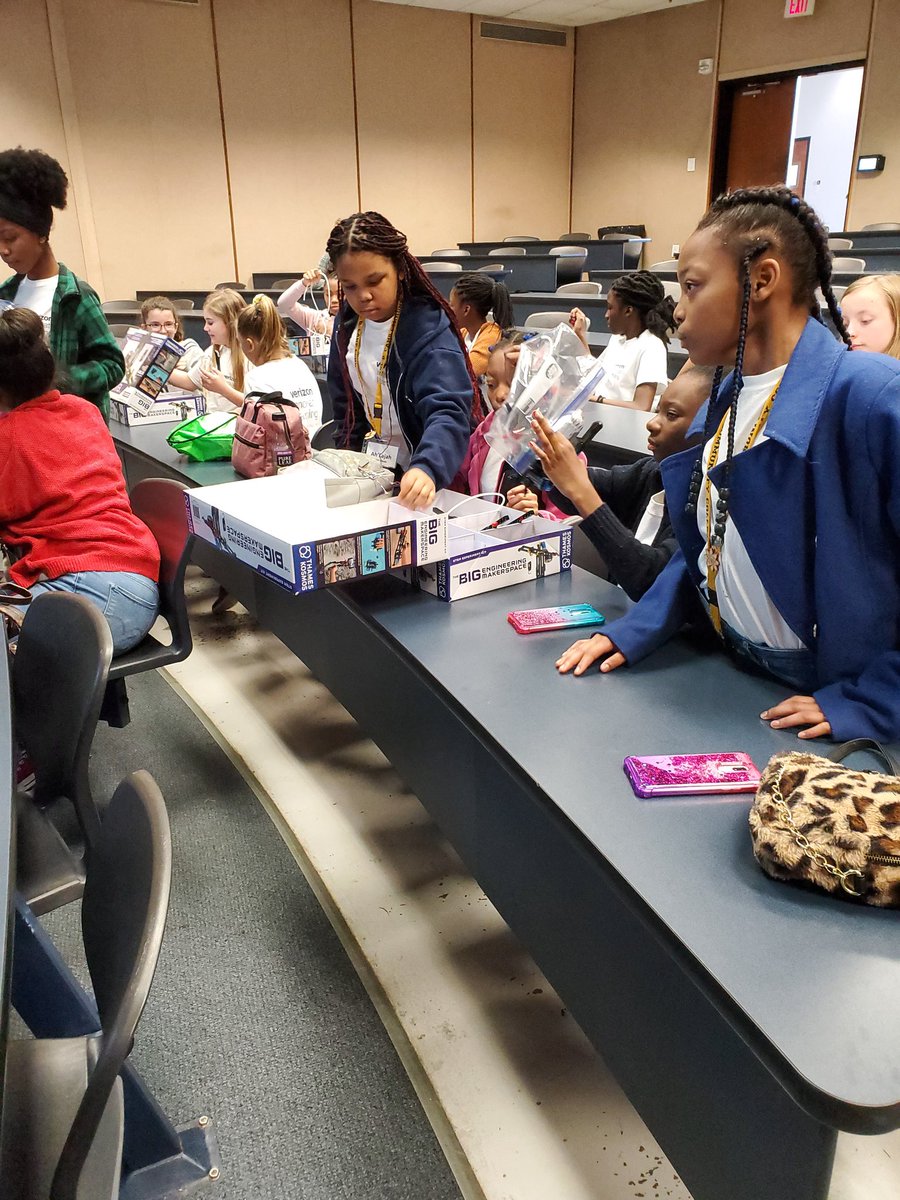 jilmizelle's tweet photo. Getting Hands On with Fluid Power!
@jilmizelle @kimberlyeure08 @siencmatters @STEMCampPDCCC https://t.co/DsvCnCIYeO