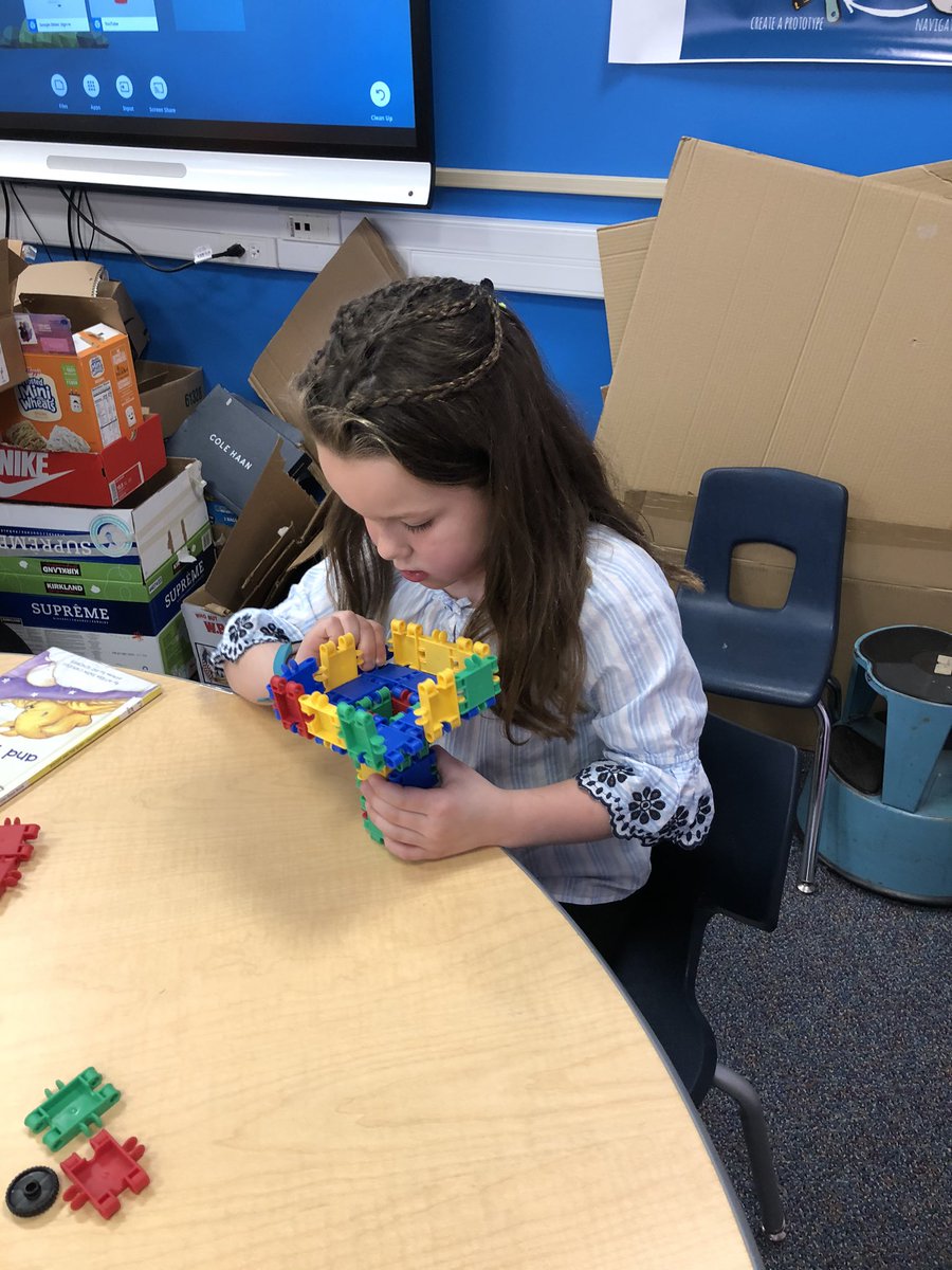 libraryatcenter's tweet photo. Students in Mrs. Menard’s class designed some very creative treehouses after reading Froggy Builds a Treehouse by Jonathan London. #makers #feelslikespring https://t.co/XerPlDtlzY