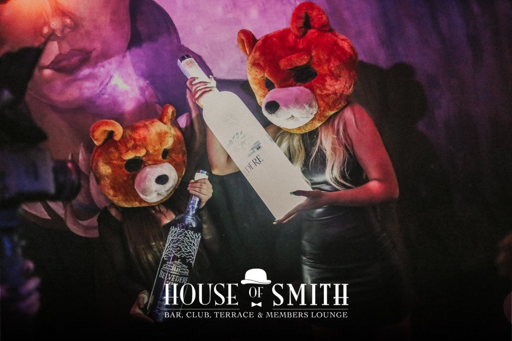 goodtimesncl's tweet photo. The best night of the week has arrived 🎩

Tonight, we welcome you to Saturdays at Smiths 🥂

For any last minute tables or guest list, contact us on 0191 261 8271 📲 https://t.co/QEJE7jgEVO