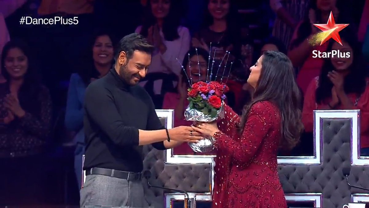 roopa_14sh's tweet photo. Beautiful & memorable tribute to iconic & legendary couple @itsKajolD @ajaydevgn 😍♥️Their remarkable journey in bollywood & their life journey of togetherness was so heart-touching & emotional. They both were in tears😭♥️Blessu #AjayDevgnKajol 😘💞 #MadeForEachOther #DancePlus5 https://t.co/gXIM18dI6F