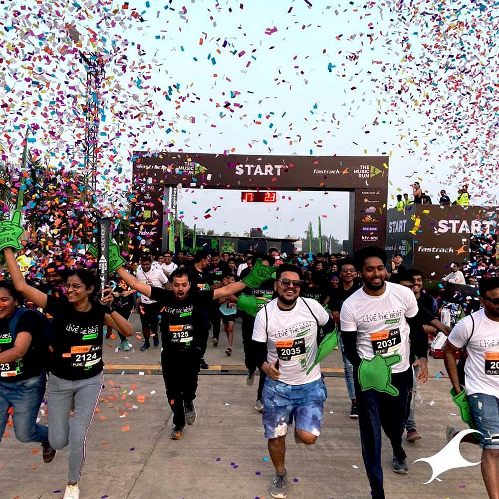 Fastrack's tweet photo. A run to the finish, but the party never ends. @TheMusicRun fam teaching you how to #RageWithFastrack.
#FastrackMusicRun #LiveTheBeat https://t.co/V77VGSRbc2