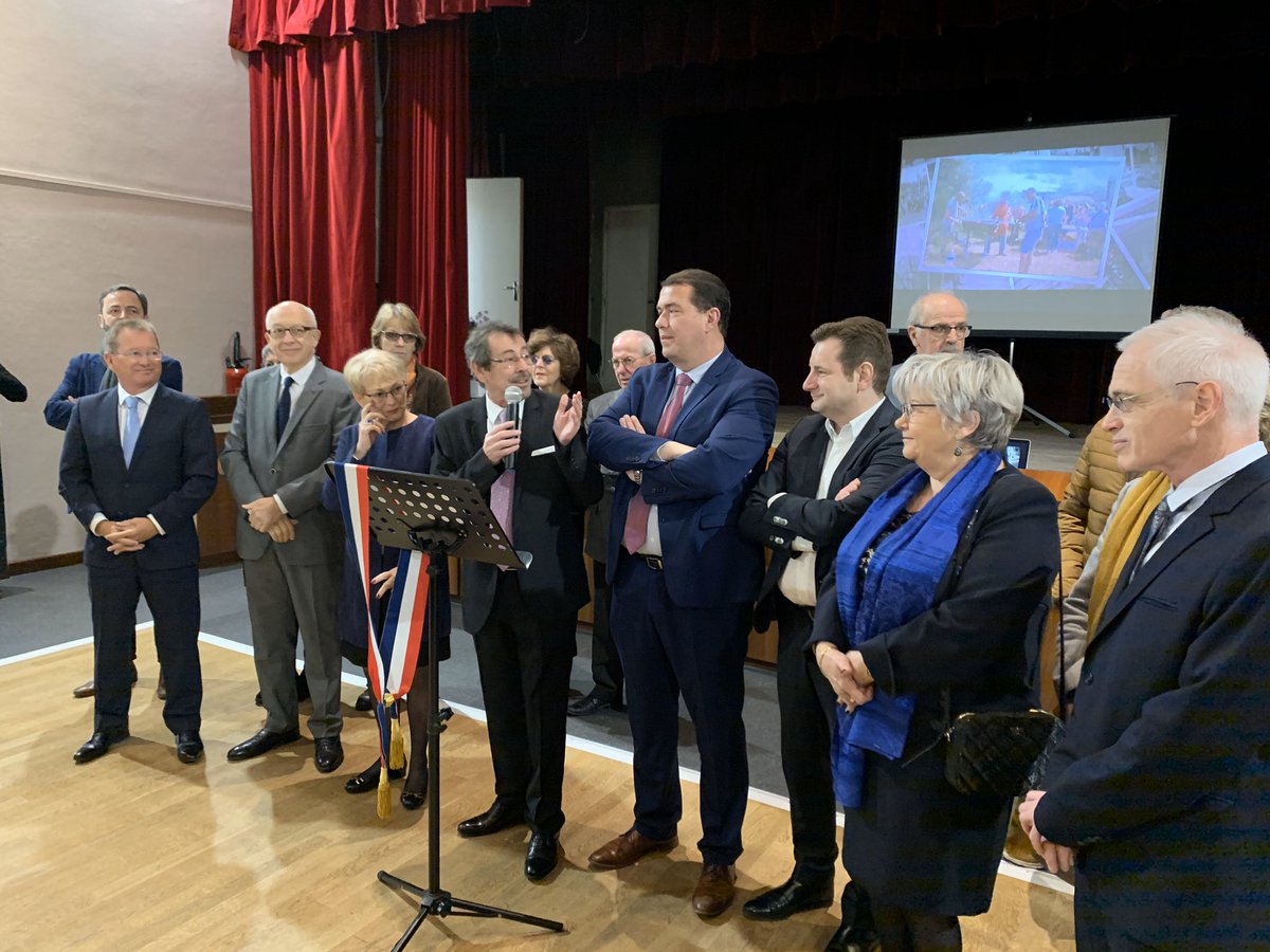 DavidLamiray's tweet photo. Début d’une ballade dans la boucle de #Seine de #Roumare pour les cérémonies des vœux avec une 1ère étape à Val de la Haye où le Maire Etienne Hébert prononçait son dernier discours avant de passer la main en mars prochain. https://t.co/LKuP56iKIt