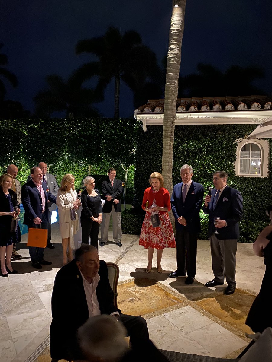 Eric_Brinker's tweet photo. It was a packed house at last nightโs @ThePromiseFund #PerfectPinkParty VIP reception hosted by @NancyGBrinker @okeesteakhouse! #BiggestImpact #BreastCancer https://t.co/lRT8PmH5hq