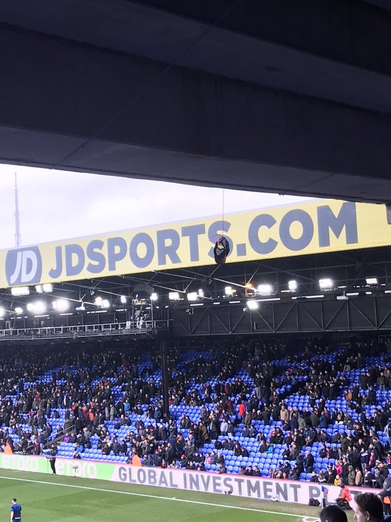 DT's hat hanging from the Holmesdale is absolutely top shithousery from the Palace fans there.