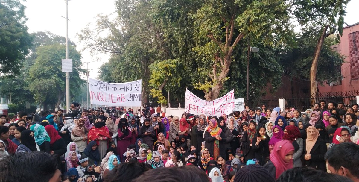thealigarhwala's tweet image. #ProtestUpdates
Strong stills from Aligarh Muslim University. Students of AMU are protesting against unconstitutional CAA/NPR/NRC laws passed by the Indian Government.

@AIIndia @amnestyusa @ICLU_Ind @UN @ndtv @ReallySwara @AmitShah