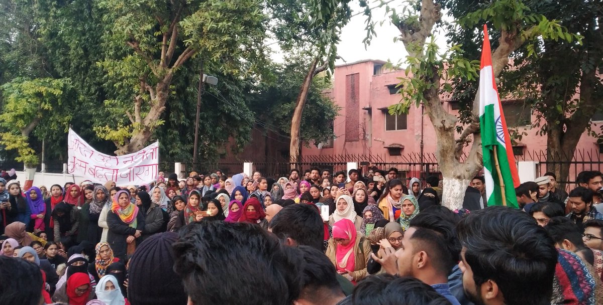 thealigarhwala's tweet image. #ProtestUpdates
Strong stills from Aligarh Muslim University. Students of AMU are protesting against unconstitutional CAA/NPR/NRC laws passed by the Indian Government.

@AIIndia @amnestyusa @ICLU_Ind @UN @ndtv @ReallySwara @AmitShah