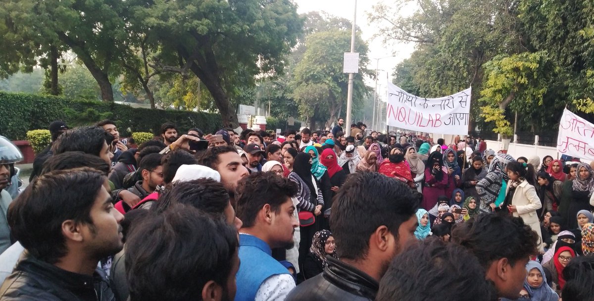 thealigarhwala's tweet image. #ProtestUpdates
Strong stills from Aligarh Muslim University. Students of AMU are protesting against unconstitutional CAA/NPR/NRC laws passed by the Indian Government.

@AIIndia @amnestyusa @ICLU_Ind @UN @ndtv @ReallySwara @AmitShah