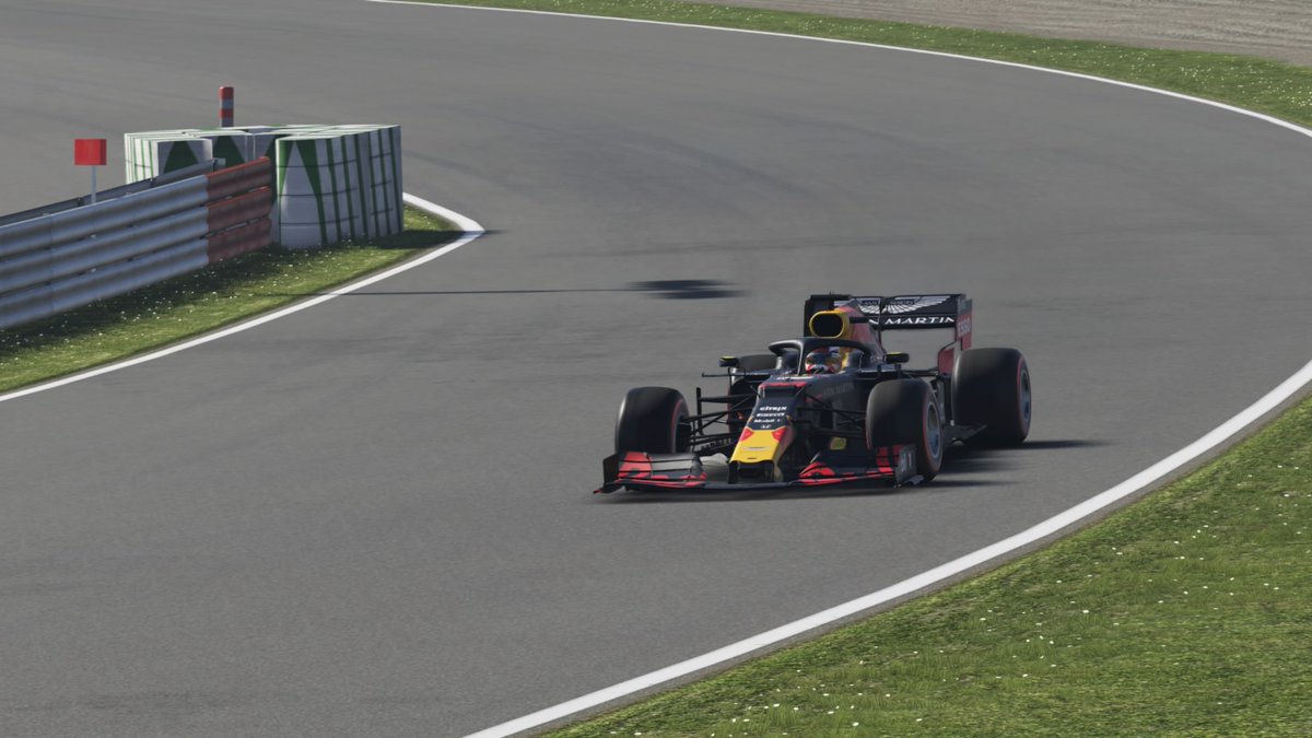 anija31's tweet photo. 日本GPは勿論 #RedBullHonda で参戦。案の定ハミルトンとの激闘になったが、なんとか抜き去って優勝を勝ち取った。 #F12019 #FormulaOne2019 #PS4share https://t.co/XV4MWZphIn