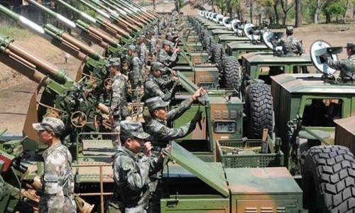 anshu217's tweet photo. #China #PLA Heavy #Artillery Brigade has 2×155mm truck battalions, 2 #PLZ05 (70km, shot in 6 sec, lethality 15-30m) 155mm SP bn & #PHL03 (150km, 50m, 12 rkt in 30 sec, 144 salvo-12 sq km) 300mm SP MLRS bn
Total 72 guns, 12 #MLRS, area-300 football fields
https://t.co/Aqz4FkLFM5 https://t.co/OlMWjX3fOb
