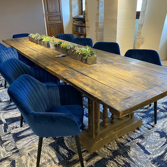 AliciaOsenenko's tweet photo. Beautiful conference room in SCAD Lacoste, France 🇫🇷 designed by interior design major students. #interiordesign #decor #furniture #conference-room #medieval #lacoste #scad https://t.co/XKPTTiwIxu https://t.co/CTHPpKE6z4