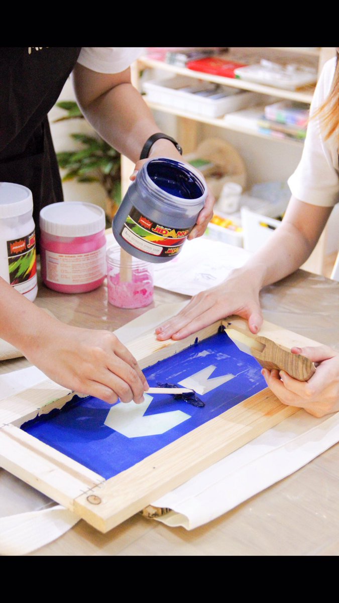 giftmakershouse's tweet photo. Printerest
Silkscreen on Tote bag
กิจกรรมทำลายคาแรกเตอร์(คน)บนกระเป๋าผ้า สามารถเช็คตารางหรือจองเวลาทำกิจกรรมได้ที่
Line : @giftmakershouse
Tel : 090-9939295, 064-9929619
*All activities are available in English version. รายละเอียดกิจกรรม >> https://t.co/0rsH7kmPjU https://t.co/9eSTshR4Oy