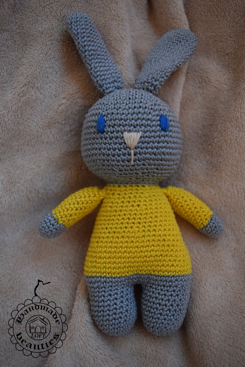 BeautiesLoft's tweet photo. #friends #crochet #amigurumi #amigurumibunny #amigurumibear #dropsyarn #dropssafran #cottonyarn #handmade #madetoorder #madebyme #madeby @BeautiesLoft https://t.co/bMFbW1k7F7